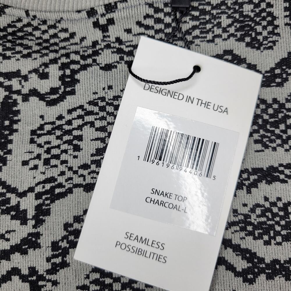 🚨📢LAST CHANCE NWT MAXXIM Snake Print Fitted Athletic Long Sleeve Crop Top - Picture 7 of 7